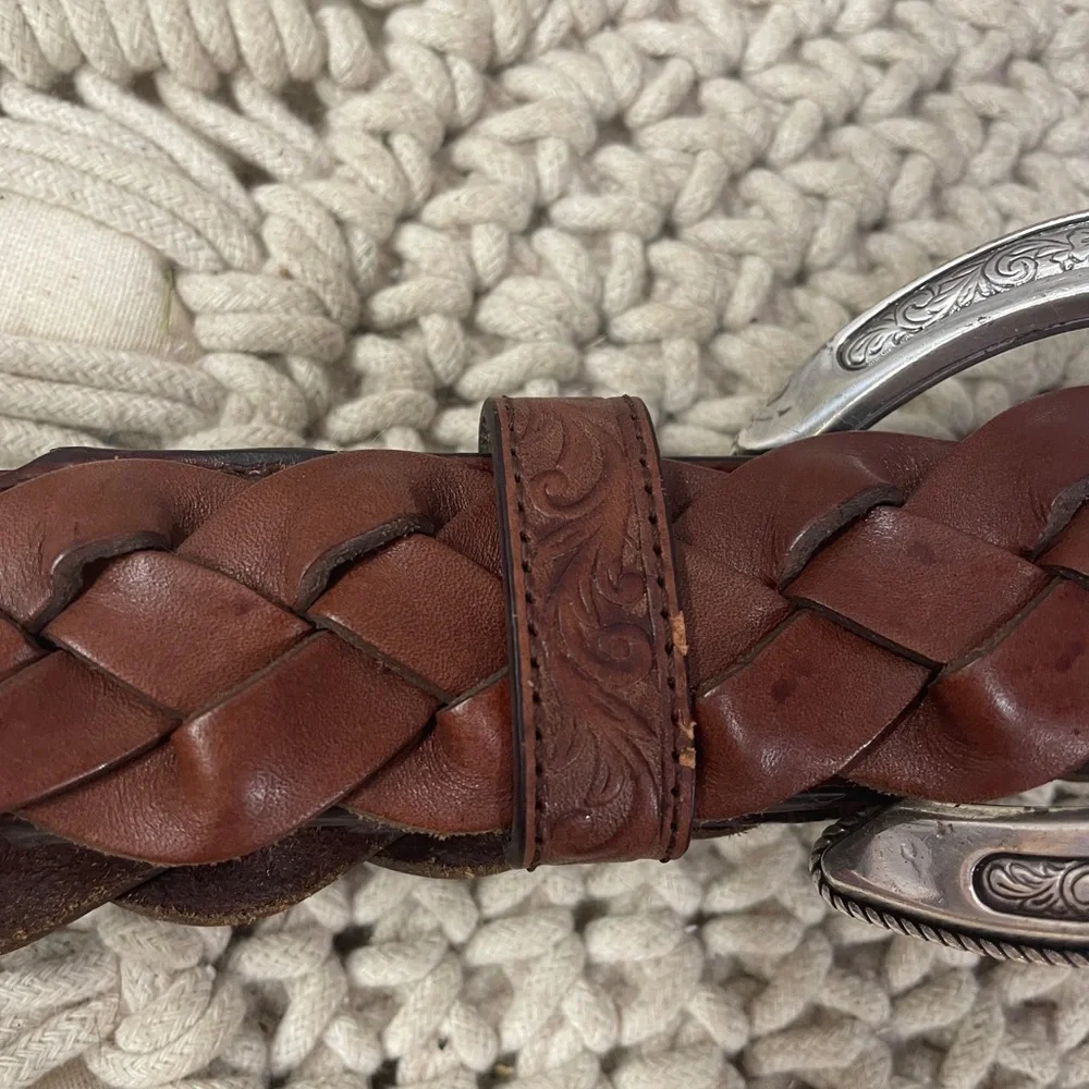 Justin Women's Bella Braided Tooled Leather Horseshoe Buckle Size 32 Belt
